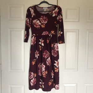 Bundle IconicLuxe soft floral midi dresses EUC